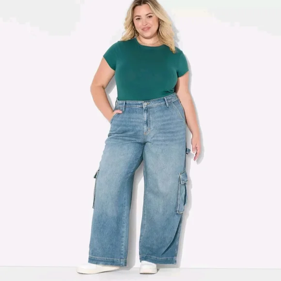 NWT Blue Mid-Rise Wide Leg Cargo Jeans Size 22 - Picture 1 of 3